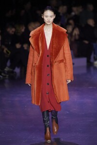 defile-boss-automne-hiver-2020-2021-milan-look-33.thumb.jpg.54cd2525cc07d01d01a534fdf5173907.jpg