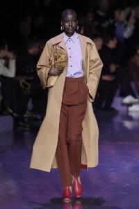 defile-boss-automne-hiver-2020-2021-milan-look-9.thumb.jpg.6fcd292687c39391a3a38e34b97bbde5.jpg