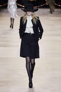 defile-celine-automne-hiver-2020-2021-paris-look-105.thumb.jpg.5e1a2e441c6e0431867eec815d8487af.jpg