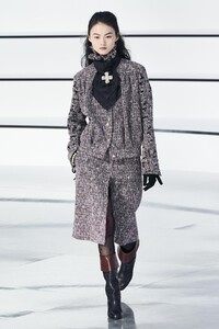 defile-chanel-automne-hiver-2020-2021-paris-look-26.thumb.jpg.52c868189567e7f282a244bc28d4eb2d.jpg