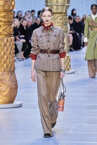defile-chloe-automne-hiver-2020-2021-paris-look-29.thumb.jpg.81d72466b8611300d3b870def8ed9942.jpg