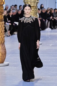defile-chloe-automne-hiver-2020-2021-paris-look-45.thumb.jpg.0bc86cafe9dcdea818b26fae21f56664.jpg