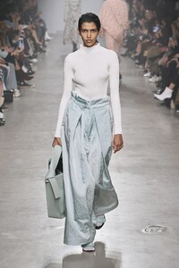 defile-christian-wijnants-automne-hiver-2020-2021-paris-look-21.thumb.jpg.f68dc21f139bf66c76f44baef78674b8.jpg