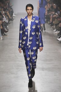 defile-christian-wijnants-automne-hiver-2020-2021-paris-look-38.thumb.jpg.a9accab6cf115974c910badecccc8b87.jpg