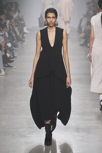 defile-christian-wijnants-automne-hiver-2020-2021-paris-look-4.thumb.jpg.ef4f6b6e4832002c40315a67060c1346.jpg
