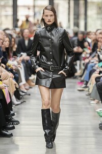 defile-coperni-automne-hiver-2020-2021-paris-look-10.thumb.jpg.10ad79da9368d537280fff2fc7ba9ccf.jpg