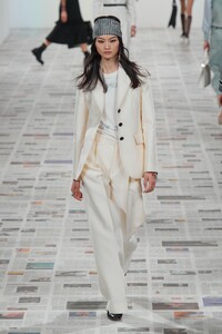 defile-dior-automne-hiver-2020-2021-paris-look-41.thumb.jpg.89b3940cc4872fd88b415294922c47c1.jpg