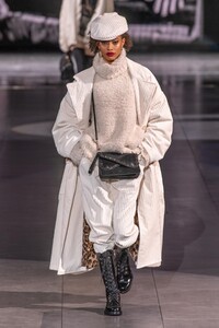 defile-dolce-amp-gabbana-automne-hiver-2020-2021-milan-look-110.thumb.jpg.4efe753ccff53d5a31093e84f6fc0ced.jpg