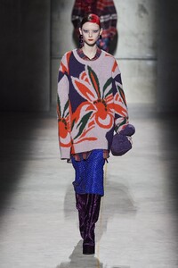 defile-dries-van-noten-automne-hiver-2020-2021-paris-look-21.thumb.jpg.26bcb73d19104c27ccf44354797972da.jpg