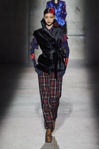 defile-dries-van-noten-automne-hiver-2020-2021-paris-look-23.thumb.jpg.432b3a0cf3fd4b57a23833d49297207a.jpg
