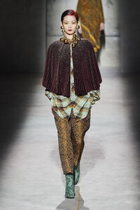 defile-dries-van-noten-automne-hiver-2020-2021-paris-look-38.thumb.jpg.1b5ba6b6cc30d9364d9b80e2f2bce6a0.jpg