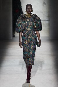 defile-dries-van-noten-automne-hiver-2020-2021-paris-look-42.thumb.jpg.383fb9e41ba09105b31218b6d8cc318e.jpg