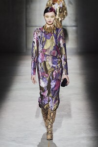 defile-dries-van-noten-automne-hiver-2020-2021-paris-look-45.thumb.jpg.9106c87f8d2b90371088d73cbb8f4229.jpg