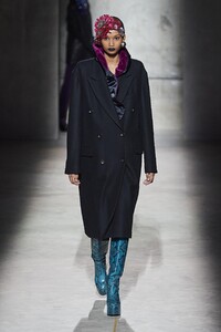 defile-dries-van-noten-automne-hiver-2020-2021-paris-look-53.thumb.jpg.0138e757dc6387ff247b254576460550.jpg