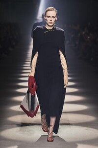 defile-givenchy-automne-hiver-2020-2021-paris-look-31.thumb.jpg.6cb866fa0d013cccfcc011b727a3a56e.jpg