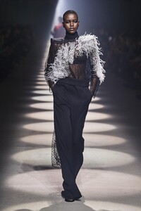 defile-givenchy-automne-hiver-2020-2021-paris-look-40.thumb.jpg.4c6ecd510599ba8cd036f1fa8d2bd81e.jpg