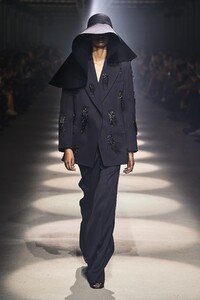 defile-givenchy-automne-hiver-2020-2021-paris-look-46.thumb.jpg.15d1662bfb4e09dac388c4d1ca7e7b73.jpg