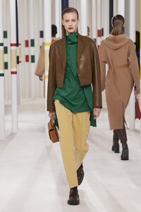 defile-hermes-automne-hiver-2020-2021-paris-look-47.thumb.jpg.5a5103bae41d8761986542d94185a80c.jpg