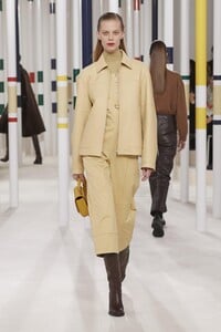 defile-hermes-automne-hiver-2020-2021-paris-look-54.thumb.jpg.5b6cbda489c92d0293a8cc544803e96b.jpg