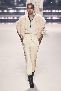 defile-isabel-marant-automne-hiver-2020-2021-paris-look-10.thumb.jpg.da96c4fa317fa1c2c22b272b122c58bd.jpg