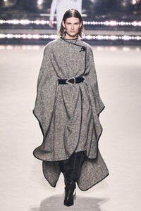 defile-isabel-marant-automne-hiver-2020-2021-paris-look-27.thumb.jpg.e85e9b351424582580030eb5c70b7ecd.jpg