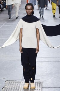defile-issey-miyake-automne-hiver-2020-2021-paris-look-61.thumb.jpg.7813012272008633178c3245fd9af790.jpg