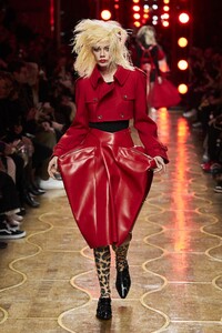 defile-junya-watanabe-automne-hiver-2020-2021-paris-look-14.thumb.jpg.06e306ce690396e5e66def85a59bcd4d.jpg