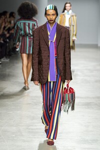 defile-kenneth-ize-automne-hiver-2020-2021-paris-look-3.thumb.jpg.57179d2ae9bd3f498692d9a808517be0.jpg