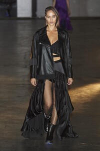 defile-koche-automne-hiver-2020-2021-paris-look-54.thumb.jpg.2d6c2dd35894114c51abf55965d1b5e8.jpg