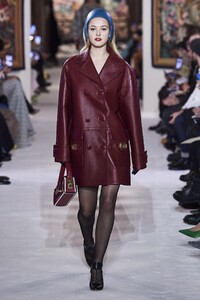 defile-lanvin-automne-hiver-2020-2021-paris-look-11.thumb.jpg.f28aaf322130aa5b30aaf51614cb113d.jpg