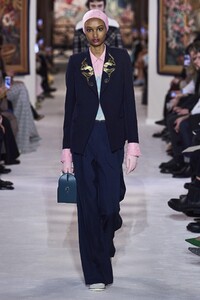 defile-lanvin-automne-hiver-2020-2021-paris-look-39.thumb.jpg.c5d0ff20a670ac36881994cb7b41e27f.jpg