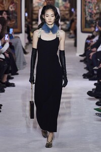 defile-lanvin-automne-hiver-2020-2021-paris-look-49.thumb.jpg.0f1b98edf273a7295576a4af7644dca7.jpg