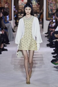 defile-lanvin-automne-hiver-2020-2021-paris-look-54.thumb.jpg.8b86b3b21e8a722380a39618d47110f0.jpg
