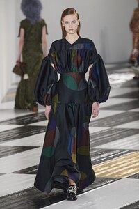defile-loewe-automne-hiver-2020-2021-paris-look-25.thumb.jpg.2a7fbba93ccfda3ac04944f904afd480.jpg