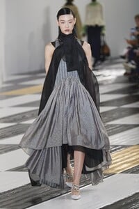 defile-loewe-automne-hiver-2020-2021-paris-look-36.thumb.jpg.f7945ea6a5e2a18cce6b8bfc33c04ee8.jpg