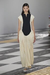 defile-loewe-automne-hiver-2020-2021-paris-look-4.thumb.jpg.922eba3fadf148d35efd47512d03c0bc.jpg