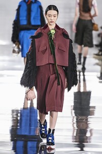 defile-maison-margiela-automne-hiver-2020-2021-paris-look-17.thumb.jpg.00fc32861e11fea3f19b3c7de8409202.jpg
