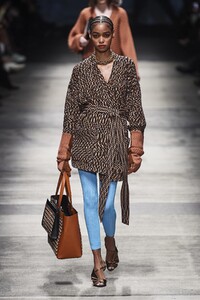 defile-missoni-automne-hiver-2020-2021-milan-look-31.thumb.jpg.29bea37f4c07cfdbb7c042a48cf0d96c.jpg