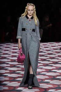 defile-miu-miu-automne-hiver-2020-2021-paris-look-60.thumb.jpg.2172c02a232430d316ecd70f01da372c.jpg