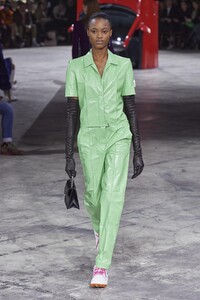 defile-off-white-automne-hiver-2020-2021-paris-look-32.thumb.jpg.63435829f3cb4c1c3026d40ece98264b.jpg