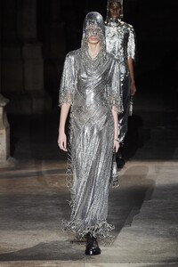 defile-paco-rabanne-automne-hiver-2020-2021-paris-look-42.thumb.jpg.f3cbf2300a60ac14f7b055371e79c458.jpg