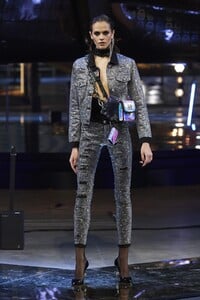 defile-philipp-plein-automne-hiver-2020-2021-milan-look-113.thumb.jpg.8f34ffc5cf6ad23350f0be15e6b35d03.jpg