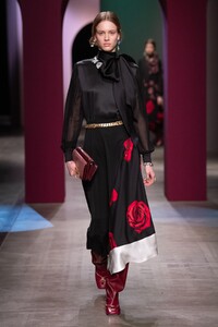 defile-ports-1961-automne-hiver-2020-2021-milan-look-20.thumb.jpg.1639d341e781bc3d1c4e4497cc8d5ccc.jpg