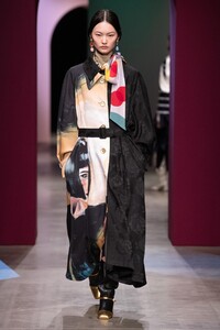 defile-ports-1961-automne-hiver-2020-2021-milan-look-38.thumb.jpg.2c1a7dac319a6a463a9c8fada6f738f3.jpg