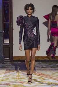 defile-redemption-automne-hiver-2020-2021-paris-look-6.thumb.jpg.143f0418725b00f815ae9557dbef404e.jpg