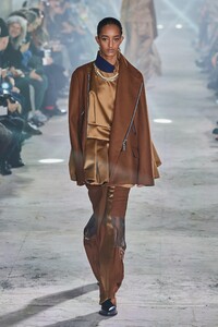 defile-sacai-automne-hiver-2020-2021-paris-look-3.thumb.jpg.96ef474f9de4cb948f03e29fd6b44fd5.jpg