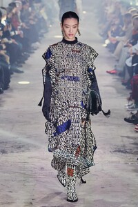 defile-sacai-automne-hiver-2020-2021-paris-look-30.thumb.jpg.5e41135bc91edc08ab7dbcd65b2b0b46.jpg