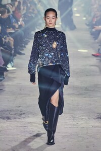 defile-sacai-automne-hiver-2020-2021-paris-look-36.thumb.jpg.0df3fc5bbe017388b3ced566c6afb827.jpg