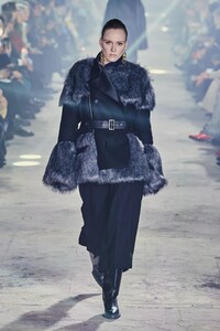 defile-sacai-automne-hiver-2020-2021-paris-look-42.thumb.jpg.7d85a0910229c2f7edac3c4042c00daf.jpg
