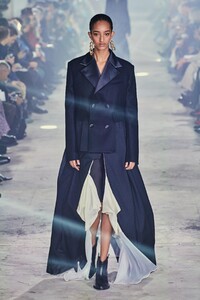 defile-sacai-automne-hiver-2020-2021-paris-look-44.thumb.jpg.c6951126eaf487216d03c98148f0d94c.jpg